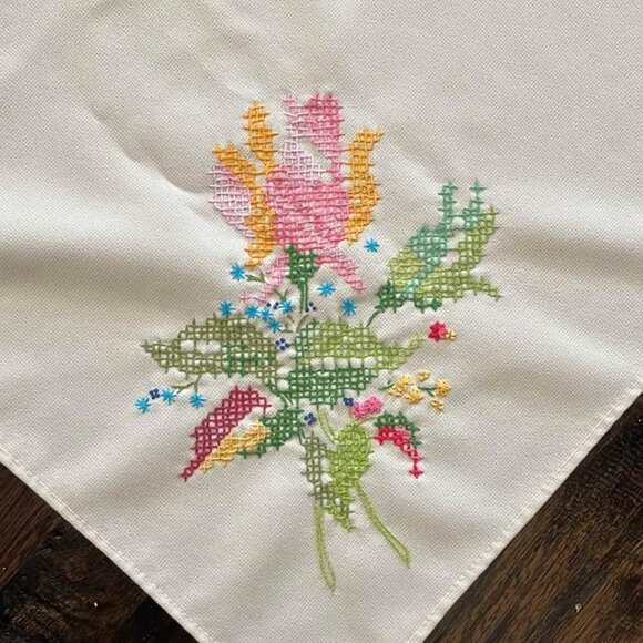 78x57 Vintage Hand Embroidered Cross Stitch Tablecloth + 8 Napkins Floral EUC - Picture 7 of 10